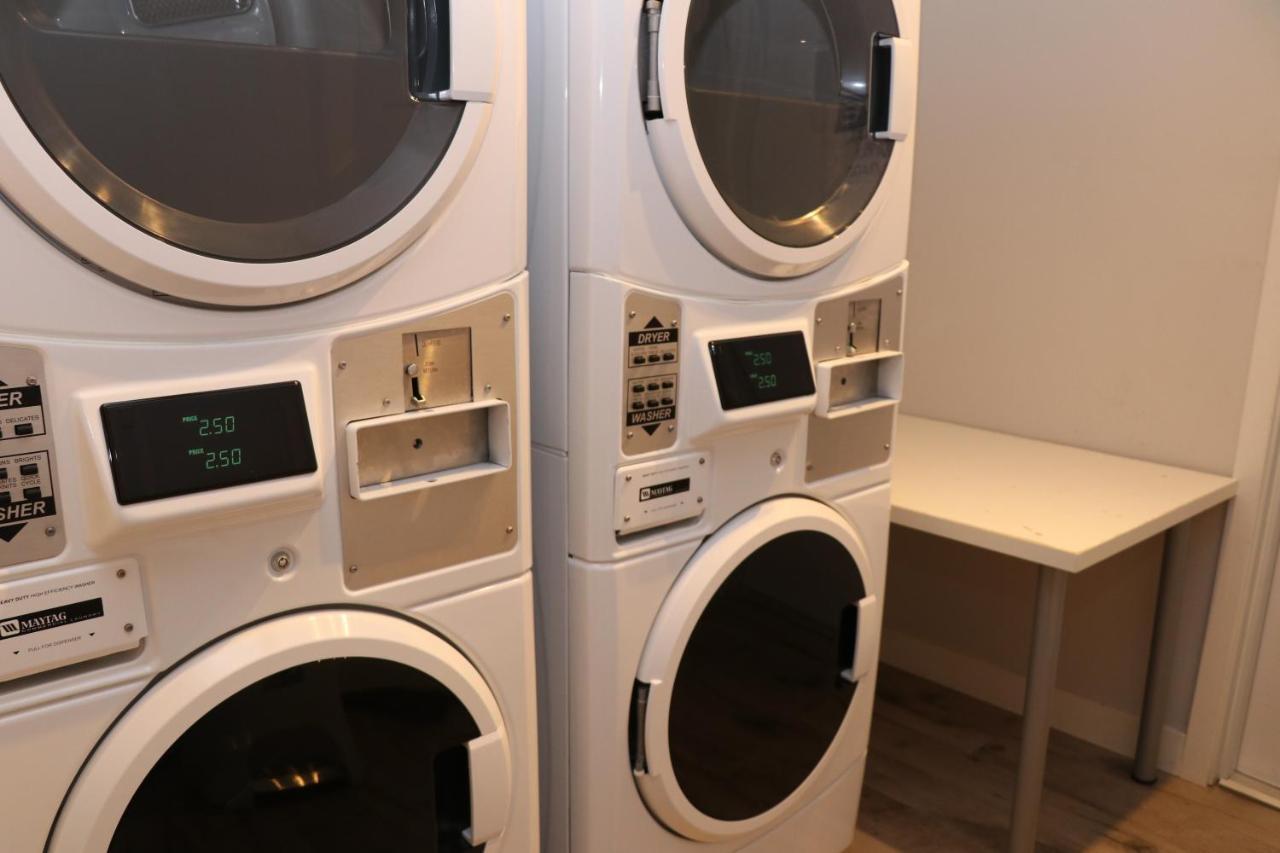 A Stylish Stay W/ A Queen Bed, Heated Floors.. #37 Brookline Esterno foto