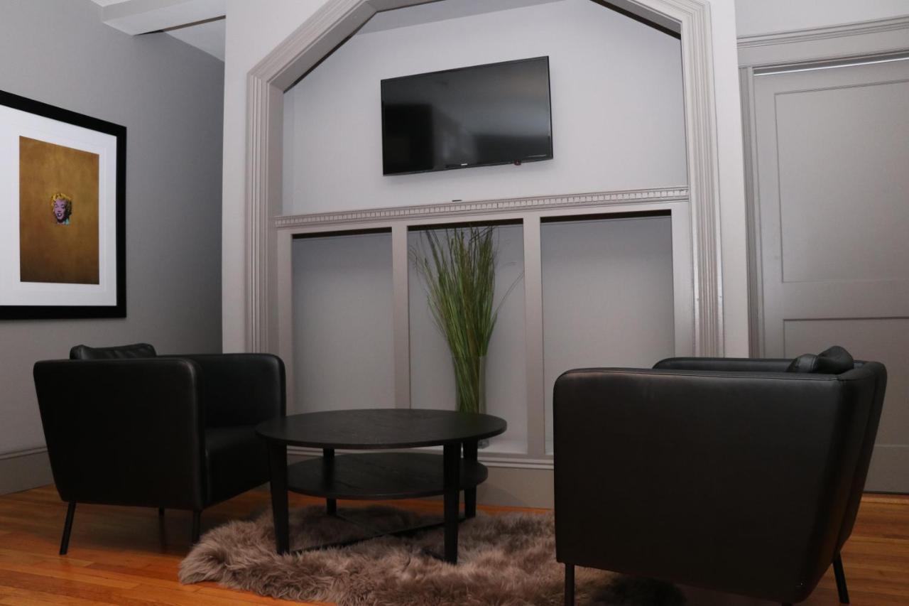 A Stylish Stay W/ A Queen Bed, Heated Floors.. #37 Brookline Esterno foto