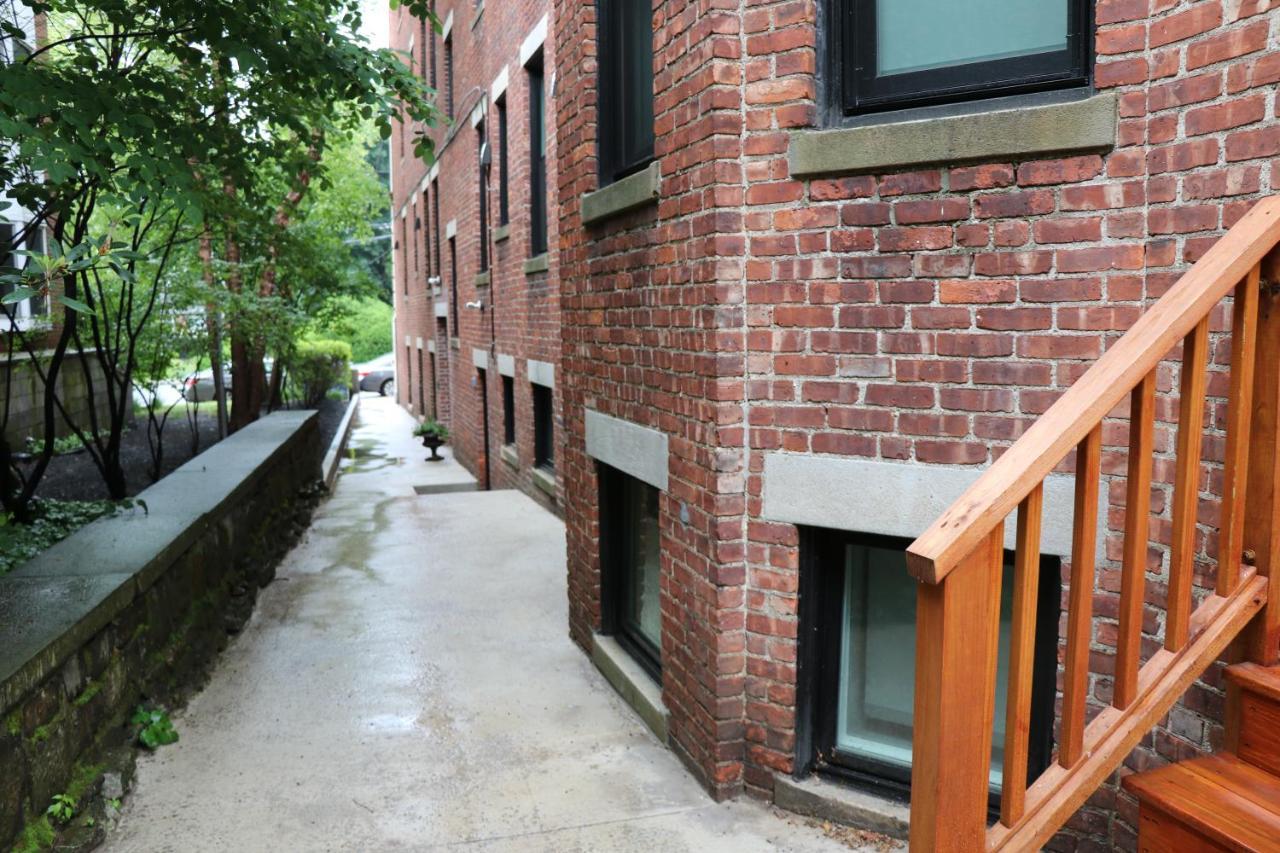 A Stylish Stay W/ A Queen Bed, Heated Floors.. #37 Brookline Esterno foto